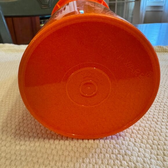 Tupperware Handolier Orange Slim Beverage Pitcher with Sheer Lid and Spout - Picture 4 of 5